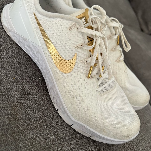 NIKE METCONS - Picture 3 of 5